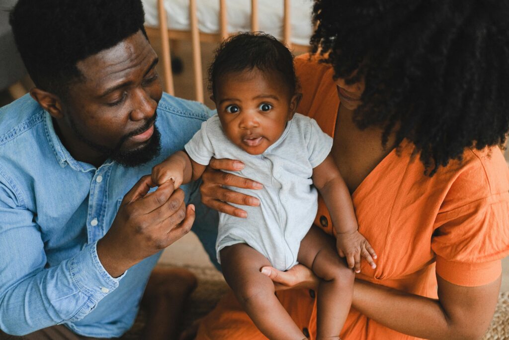 famille unie soutiens bébé